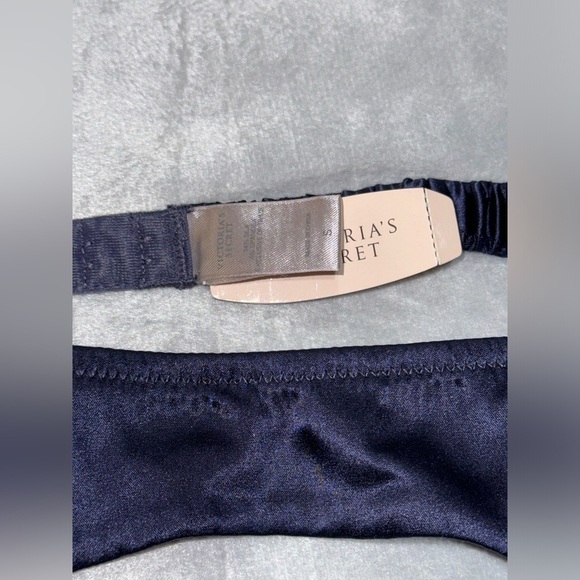 VICTORIA’S SECRET NAVY SILK GARTER BELT Size Small NWT - Picture 2 of 3